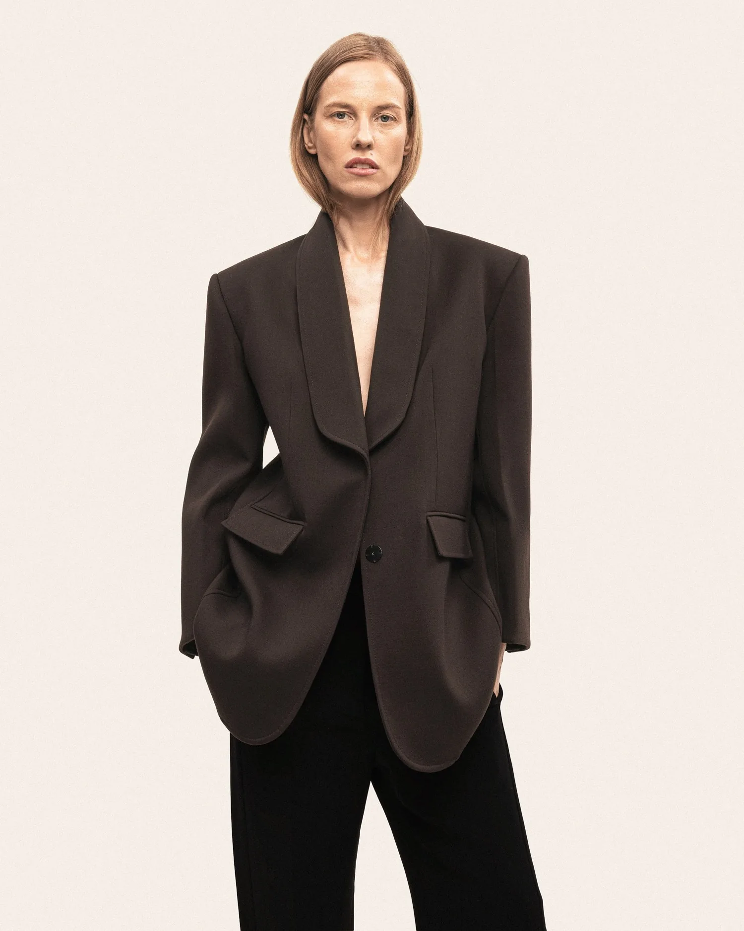 Detail of the shawl collar of the chocolate jacket